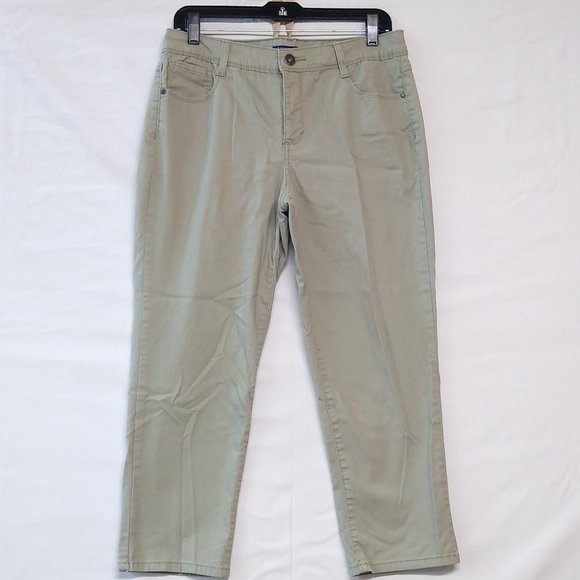 Bandolino Jeans Relaxed Fit Size 10 Missy 32x24 Style "Samantha Belt Roll" - Picture 1 of 8
